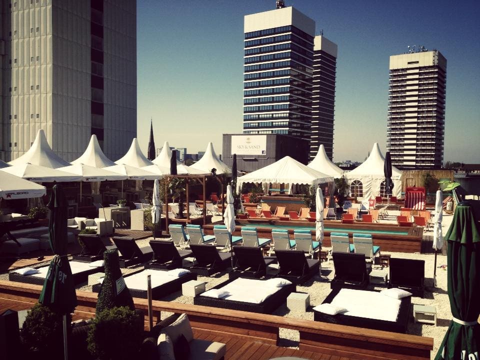 Sky & Sand Beachclub