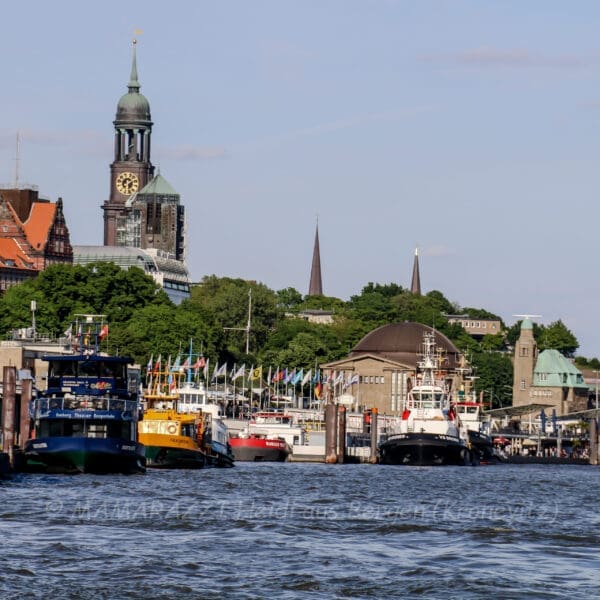 Der Hafen von Hamburg am Vatertag