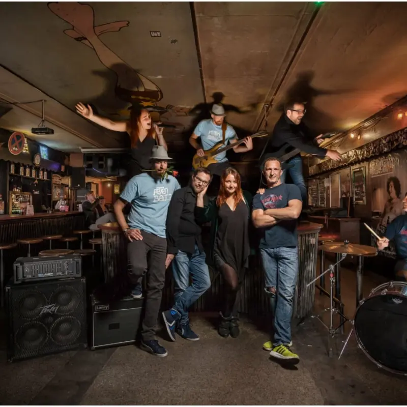 lory-and-the-toy-boys-by-Arne-Vollstedt--1600x900