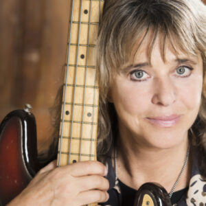 Suzi-Quatro-TinaK_6666-scaled_730x490_acf_cropped (1)